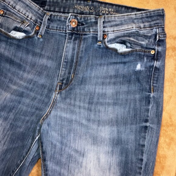 Signature by Levi Strauss & Co. Women 8 Blue High Rise Ankle Skinny Leg (O) - Picture 4 of 10
